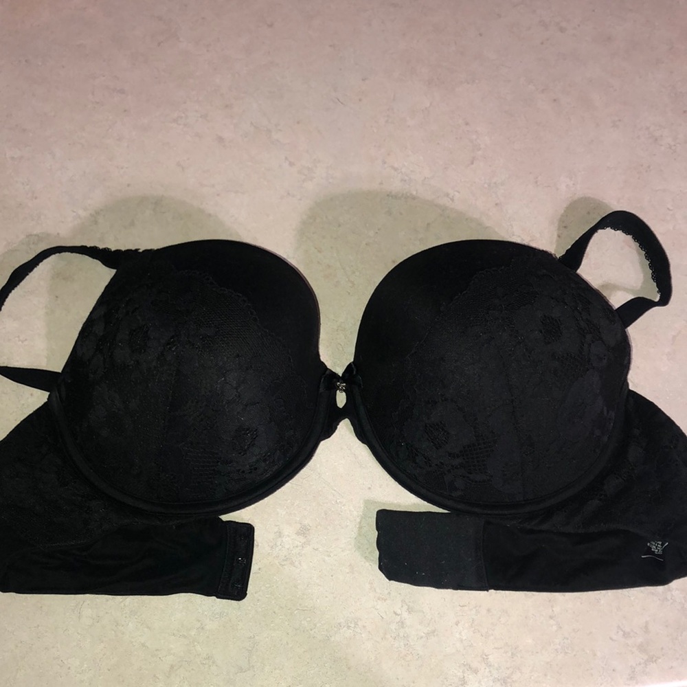 Black lace Victoria secret bra 38D